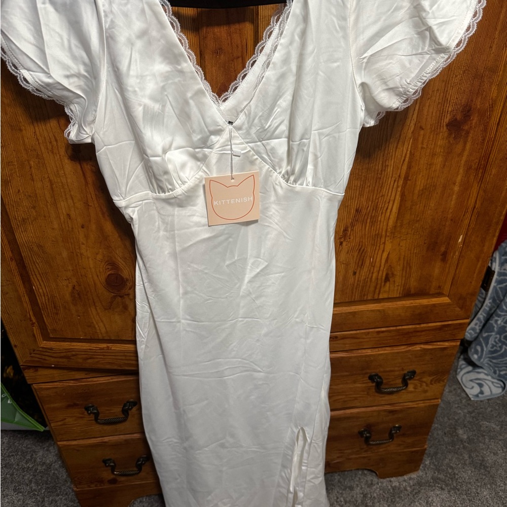 Kittenish White Wedding Dress with Plunging Neckline and Puffed Sleeves